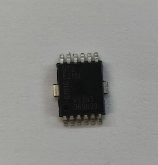 BTS5215L DSO-12 POWER SWITCH IC