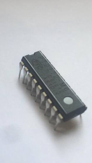 PT2272-M6 DIP-18 DECODER IC